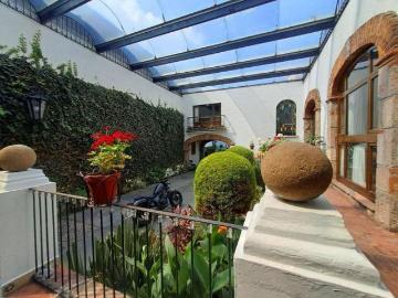 CASA COLONIAL EN VENTA/RENTA EN EL CENTRO DE COYOACAN
