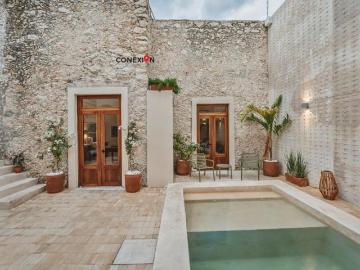CASA COLONIAL REMODELADA AL 100% CON PANELES SOLARES EN EL CENTRO DE MÉRIDA!