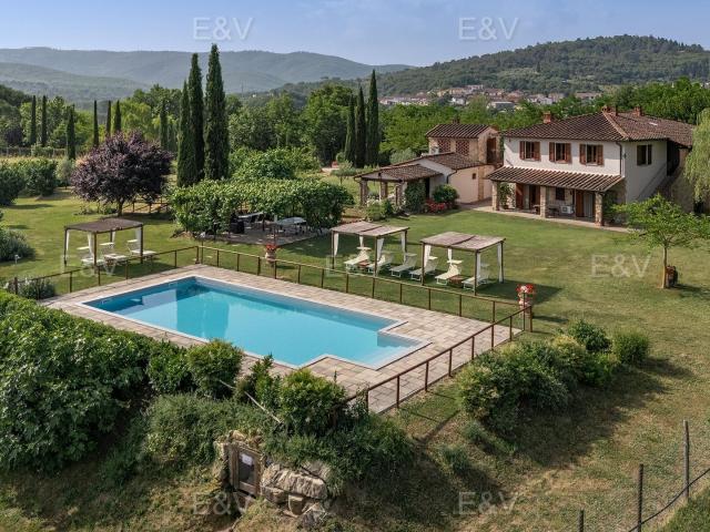 Casa colonica con fienile e piscina 500m² Pergine Valdarno