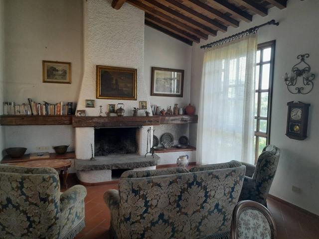Casa colonica in vendita a Campi Bisenzio