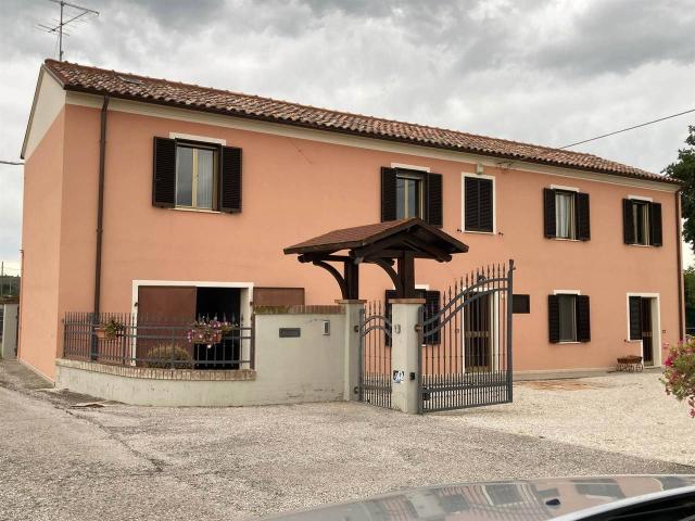 Casa colonica in vendita a Fano