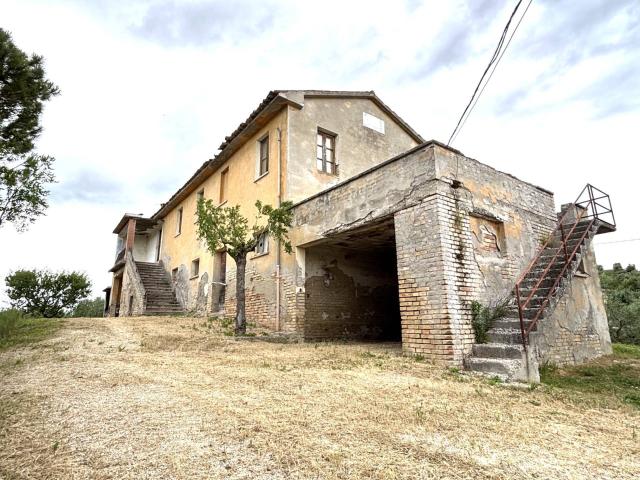CASA COLONICA in vendita a Monsampolo del Tronto