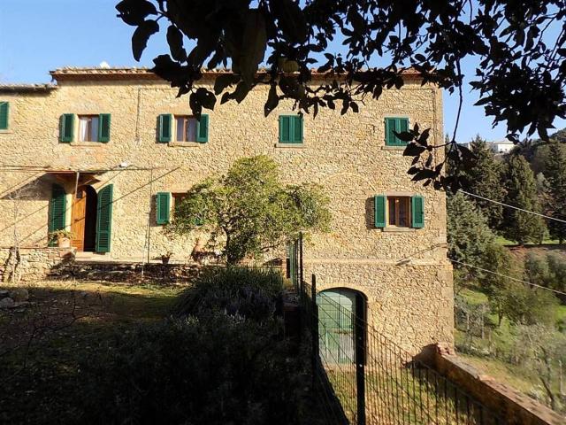 Casa colonica in vendita a Pomarance