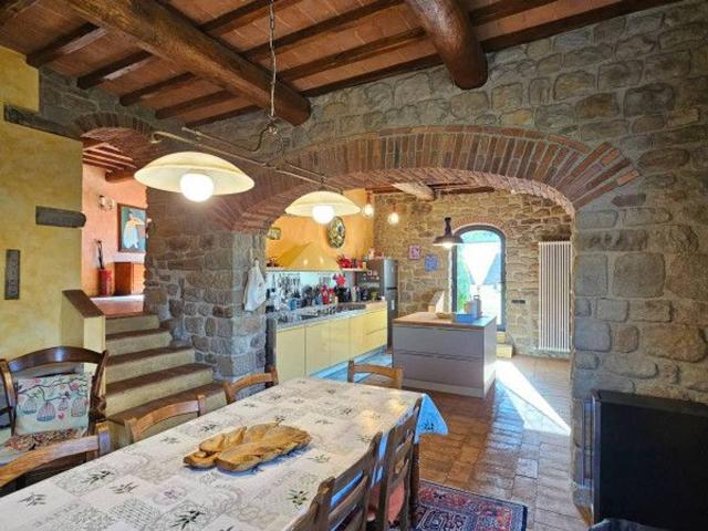 Casa colonica in vendita a Reggello