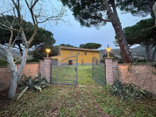 Casa colonica in vendita a Riparbella