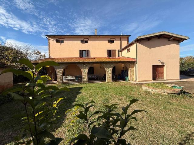 Casa colonica in vendita a Riparbella