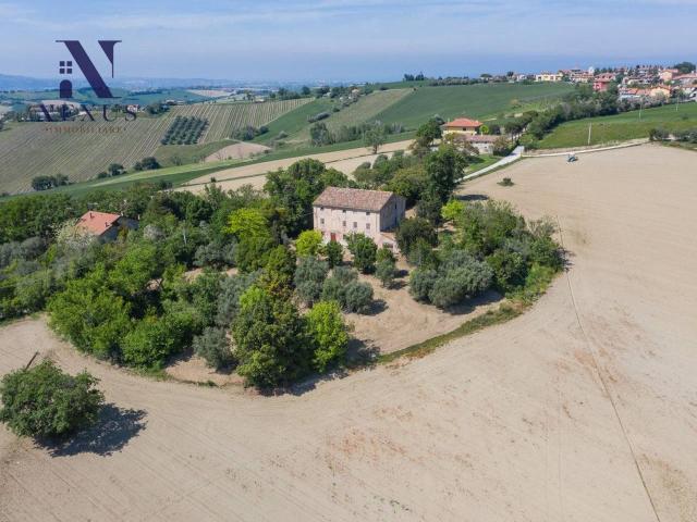 Casa colonica in vendita a San Costanzo