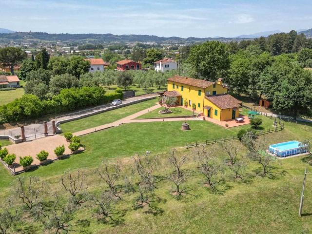 Casa colonica ristrutturata con vista panoramica e sapore to. 376m² Uzzano