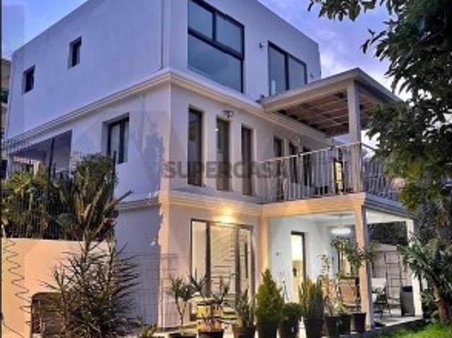 Casa com apartamentos de Investimento com 3 Pisos nas Madalenas Oportunidade Única no Funchal