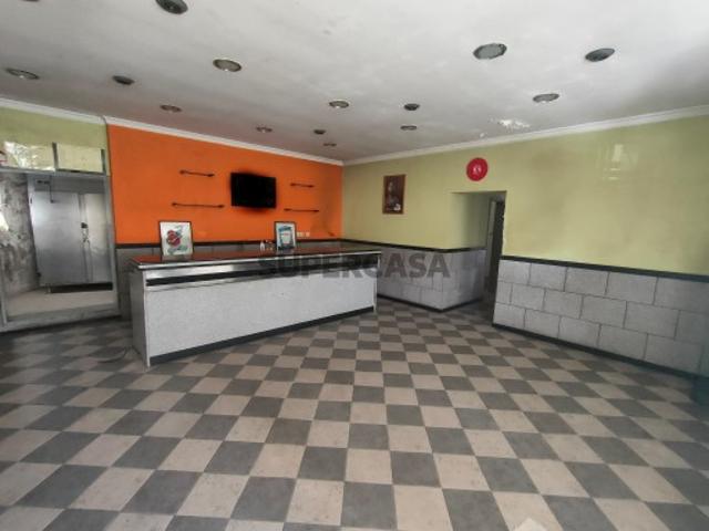 Casa com espaço comercial Valongo