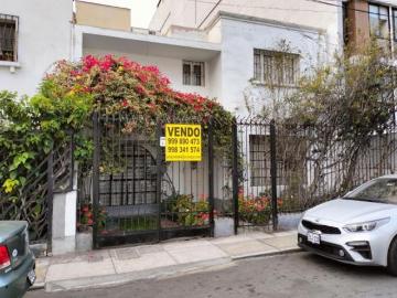 Casa como terreno 225m para remodelar en José de la Torre Ugarte Miraflores