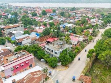 Casa como terreno en Venta en Pucallpa
