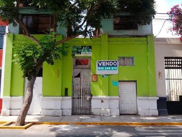 Casa como terreno muy bien ubicada