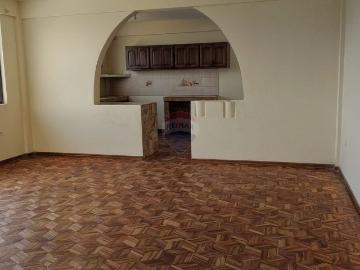 Casa Comercial de venta a una cuadra del Gran Aki