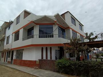 Casa Comercial En Venta En Avenida Juan Tomis Stack C. DELGADO