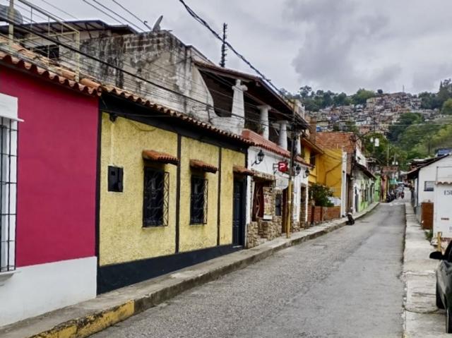 CASA COMERCIAL EN EL HATILLO