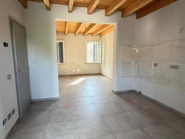 Casa completamente ristrutturata con giardino e autorimessa
