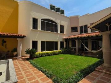 Casa con 6 recámaras en venta en Bosque Camelinas, Morelia Michoacán