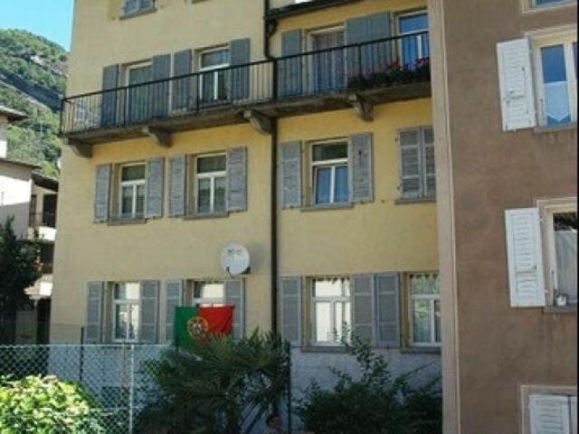 Casa con 4 appartamenti di 2.5 3 locali