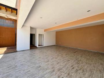 Casa con 4 habitaciones, doble altura y alberca en Las Villas, Torreón