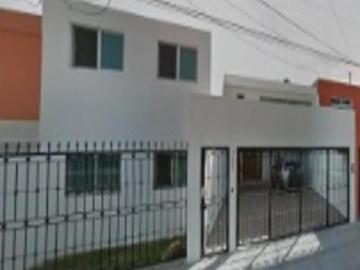 Casa con 4 recámaras de 270 m2 terreno en venta en La Calma