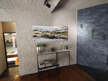 Casa amplia con desniveles en venta, Bosques de la Herradura