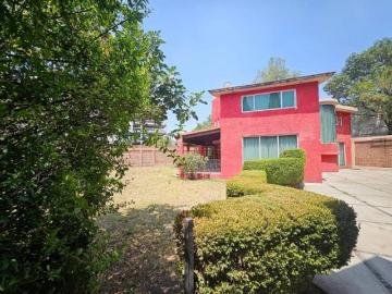 Casa con 4 recámaras en venta con 600 m² de terreno en Las Alamedas