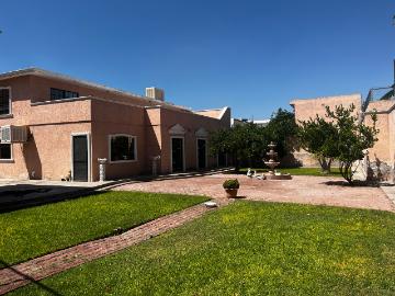 Casa con 5 habitaciones, la principal en planta baja en VENTA en colonia Nueva los Ángeles