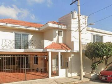 Casa con 5 recámaras de 425 m² en venta en Unidad Nacional
