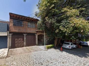 ¡Casa con 652 m² superficie de terreno y 4 recámaras en REMATE BANCARIO!