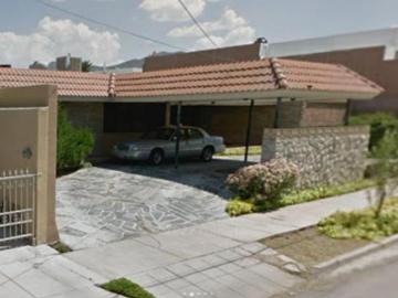 Casa con 657 m² superficie de terreno y 5 recámaras en venta en Torreón Jardín