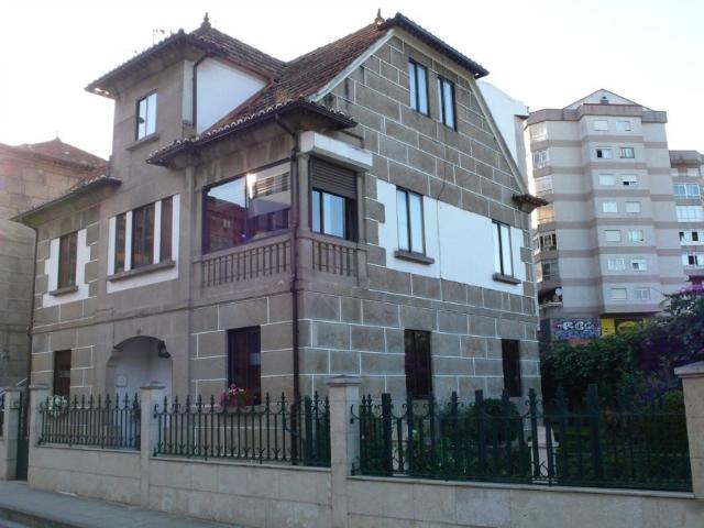Casa con 9 estancias en Castrelos