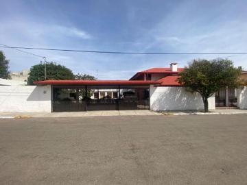 Casa con 1164 m² superficie de terreno y 5 recámaras en venta en Lomas del Parque