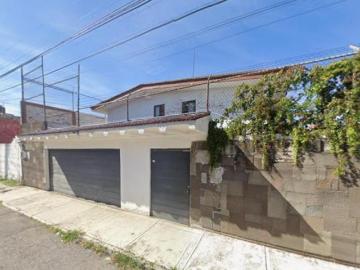 Casa con 1318 m² de terreno, 5 recámaras en venta en Villa Carmel