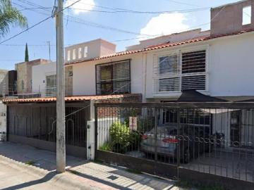 Casa con 135 m2 superficie de terreno, 4 recámaras en venta en Aztecas