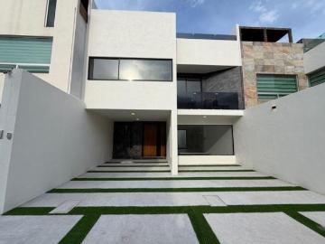 Casa con 160 m² de superficie de terreno, 4 habitaciones en venta en Arboledas de San Javier Pachuca