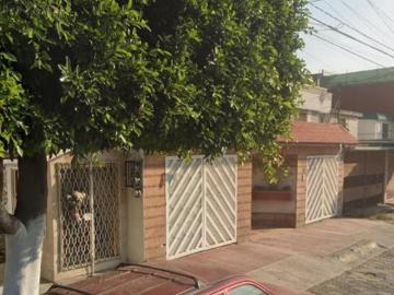 Casa con 205 m² superficie de terreno, 3 habitaciones en venta en Bosques de Aragón