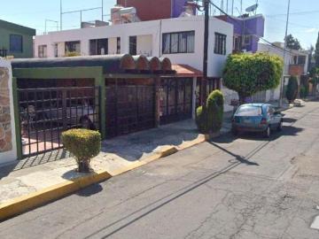 Casa con 208 m² superficie de terreno y 4 habitaciones en venta en Jardines de San Manuel. Puebla