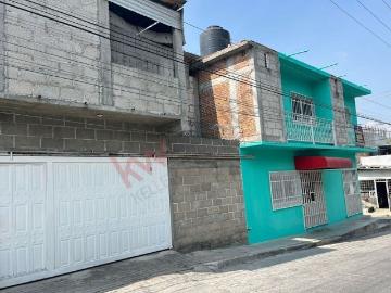 Casa con 2 habitaciones en planta baja a 1 cuadra de calzada al sumidero