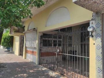 Casa con 2 recámaras en venta, 275 m² de terreno en Faros para negocio