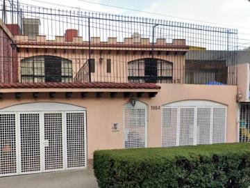 Casa con 300 m² superficie de terreno y 4 recámaras en venta, Petrolera Taxqueña