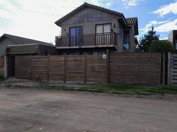 Casa con 3 cabanas en pelluhue