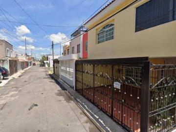 Casa con 3 habitaciones en venta, Jardines de Santa Margarita cerca de bodega Aurrera