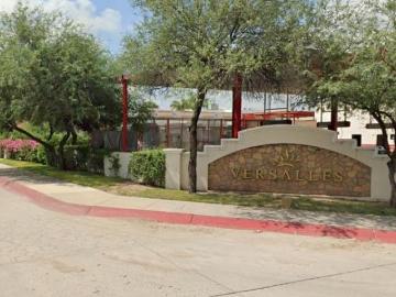 Casa con 3 recámaras y 252 m2 de terreno en venta en Fraccionamiento Versalles