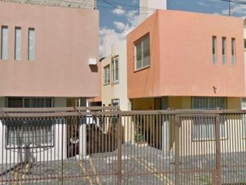 Casa con 3 recámaras CERCA DE PLAZA BUGAMBILIAS en venta, Puebla