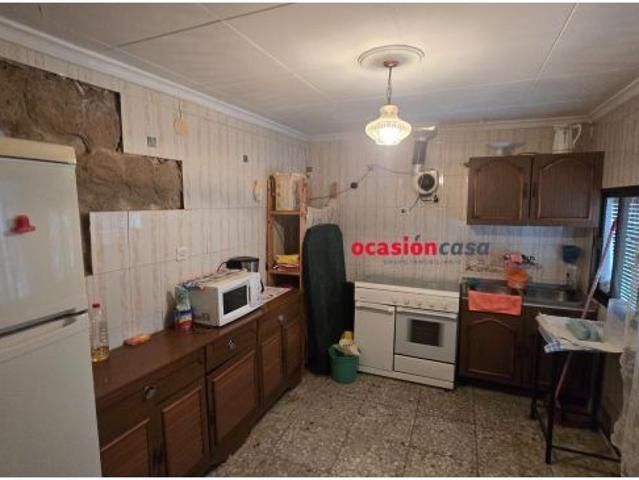 CASA CON TEJADO NUEVO A LA VENTA