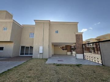 Casa con terreno excedente en Residencial Venecia Qavalta Pachuca
