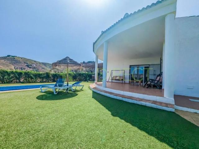 Casa con terreno en alquiler en Málaga