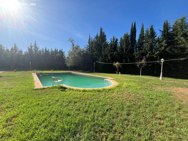 CASA CON TERRENO EN LA CARTUJA EN JEREZ