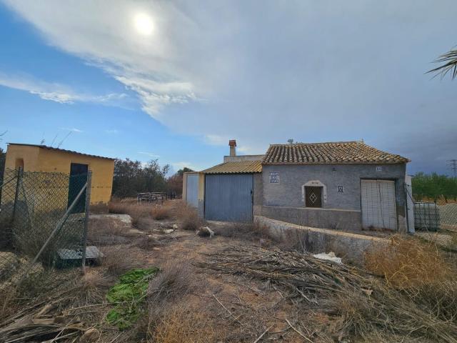 CASA CON TERRENO EN LAS PALAS